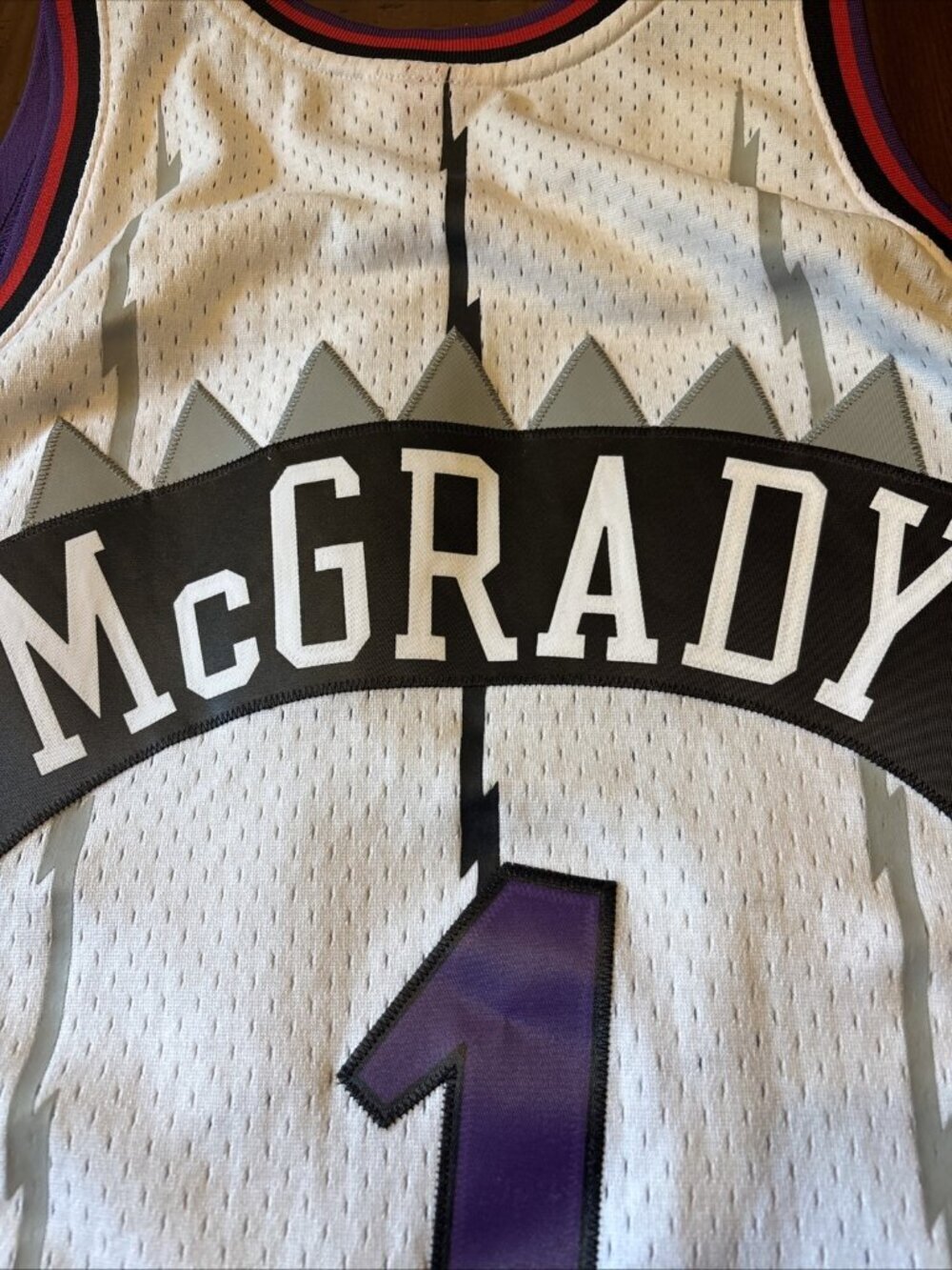 1998-99 Tracy McGrady #1 Raptors Mens Mitchell & Ness Swingman Jersey Size Large - Picture 10 of 10